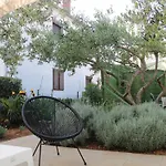 Ruhiges Mit Terrasse In Strandnaehe By Interhome * זאדאר