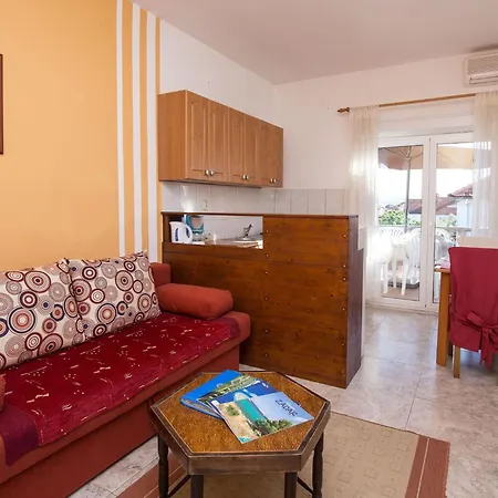 Apartment Ruhiges Mit Terrasse In Strandnaehe By Interhome *