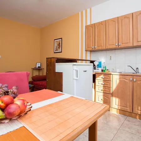 Apartment Ruhiges Mit Terrasse In Strandnaehe By Interhome Zadar