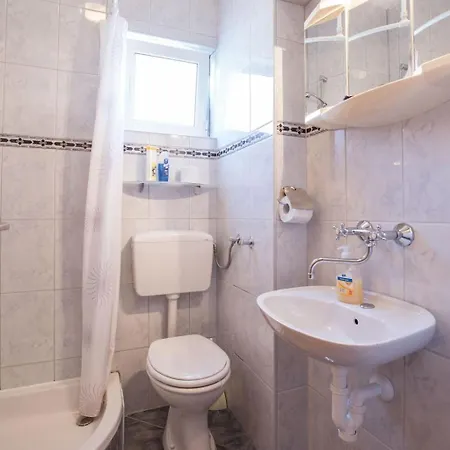 Apartman Ruhiges Mit Terrasse In Strandnaehe By Interhome *